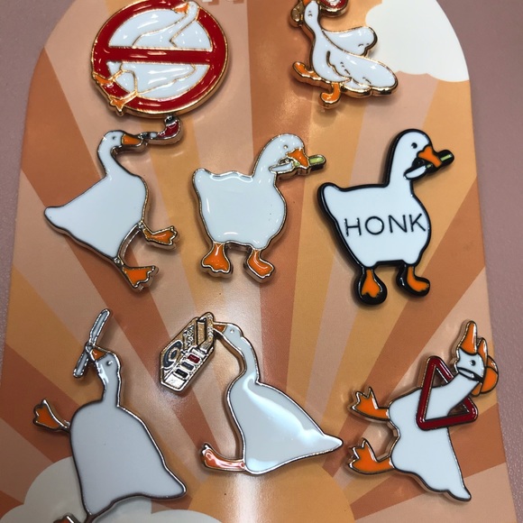 Enamel Goose Cartoon Brooch Pin Animal Lapel Pins - Picture 3 of 4
